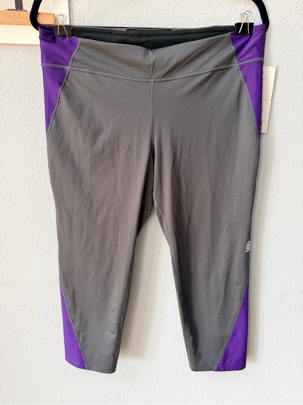 NWT Second Skin Gray Purple Compression Capri Leggings XL